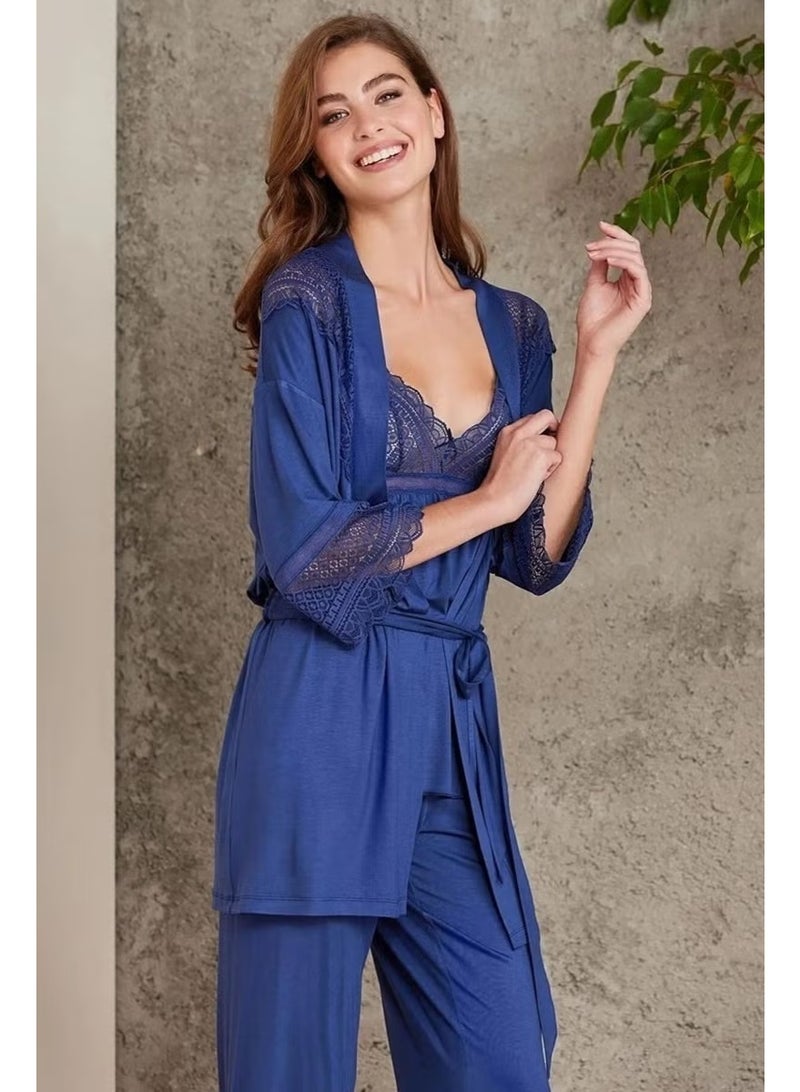 pierre cardin 2820 طقم بيجامة من قطن مشطوف مزين بالدانتيل للنساء مع رداء - أزرق داكن - Image 3